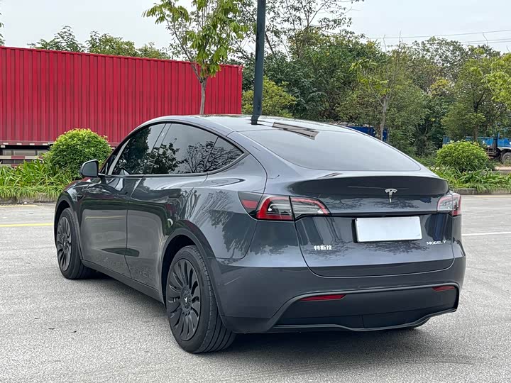 Фото 6 - Tesla Model Y