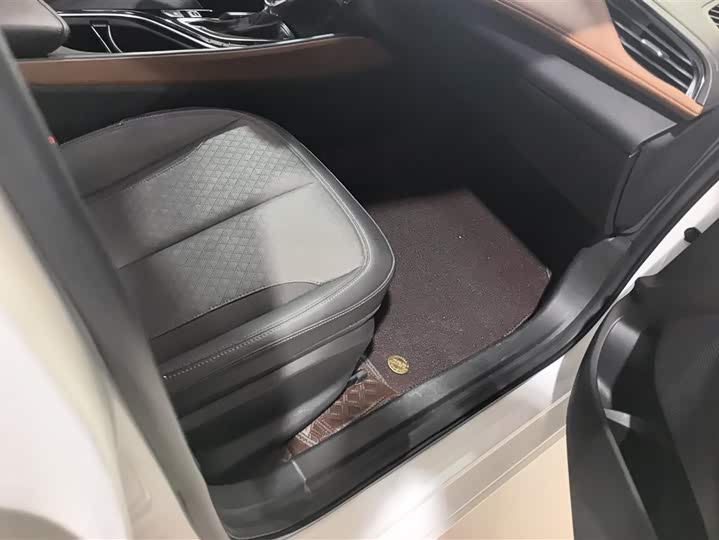 Фото 8 - Buick Verano