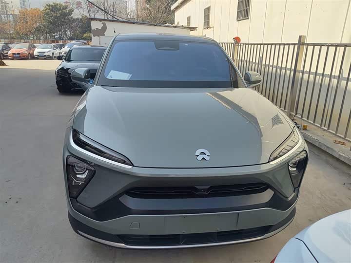 Фото 3 - Nio EC6