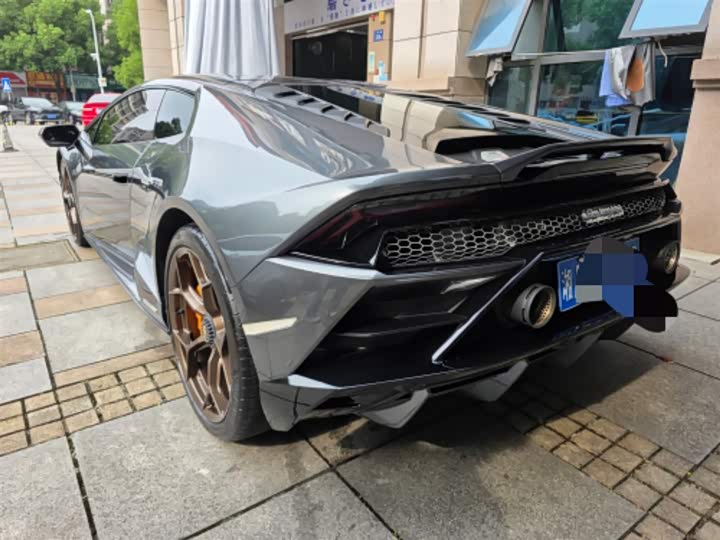 Фото 3 - Lamborghini Huracán