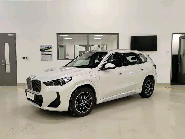 Фото 1 - BMW iX1