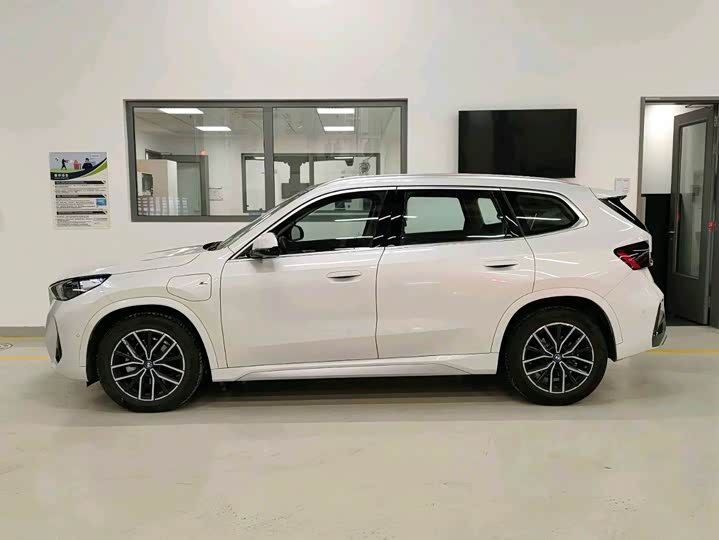 Фото 4 - BMW iX1