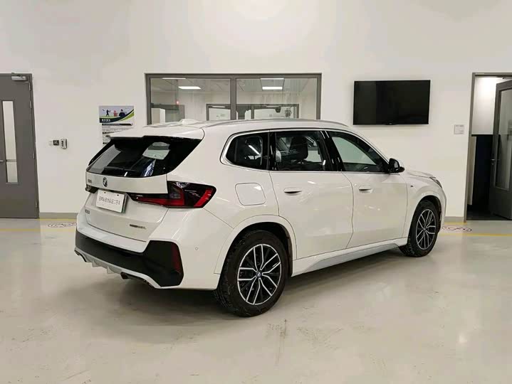 Фото 5 - BMW iX1