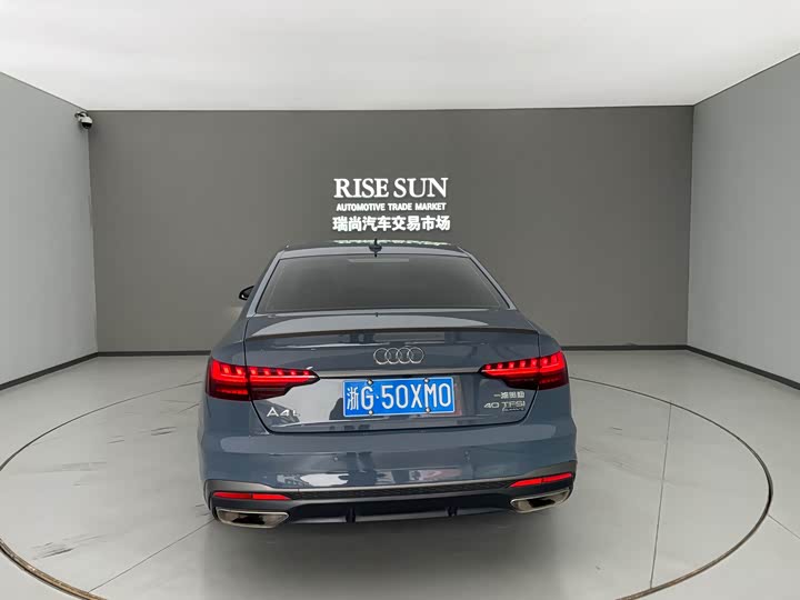 Фото 8 - Audi A4L