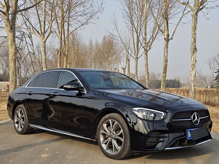 Фото 3 - Mercedes-Benz E-Class