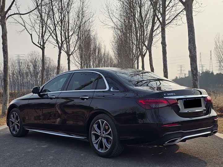 Фото 4 - Mercedes-Benz E-Class