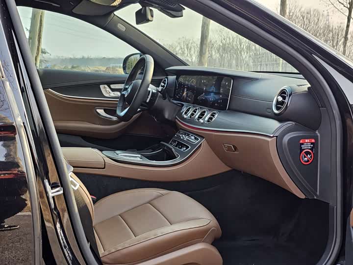 Фото 7 - Mercedes-Benz E-Class