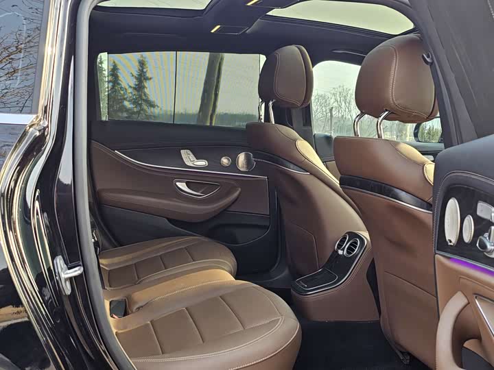 Фото 8 - Mercedes-Benz E-Class