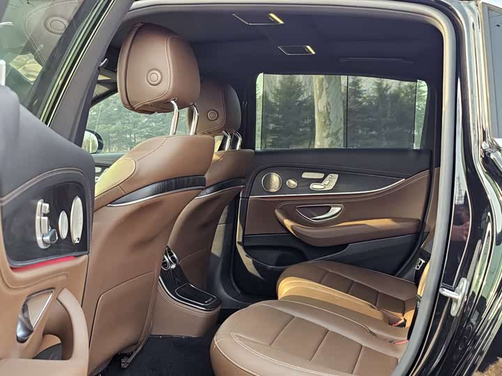 Фото 9 - Mercedes-Benz E-Class