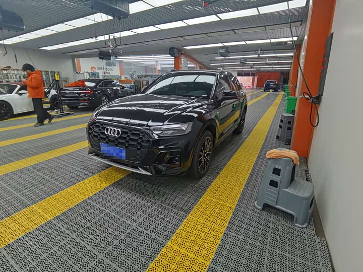 Фото 1 - Audi Q5L