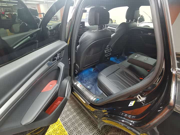 Фото 6 - Audi Q5L