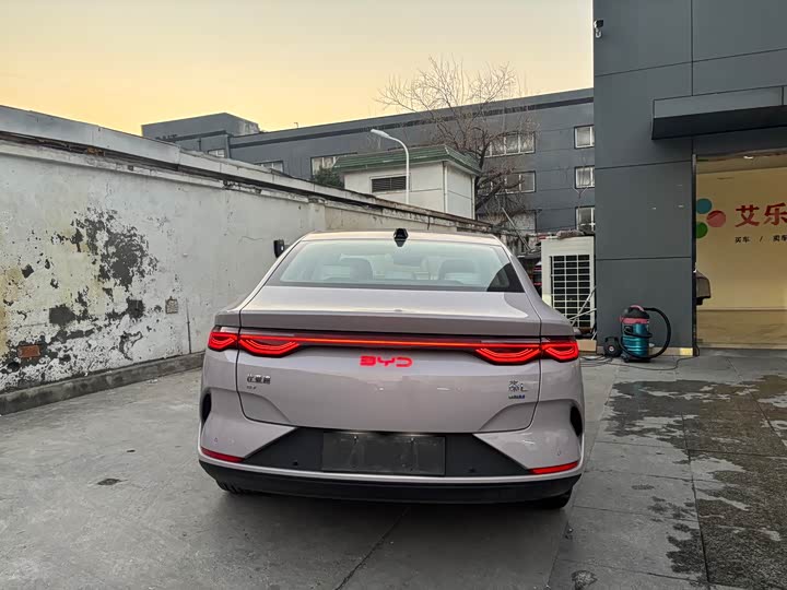 Фото 6 - BYD Qin L