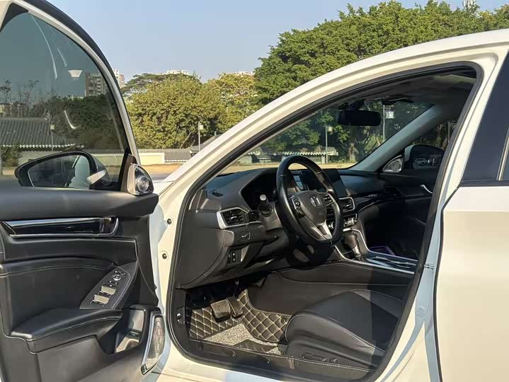 Фото 4 - Honda Accord