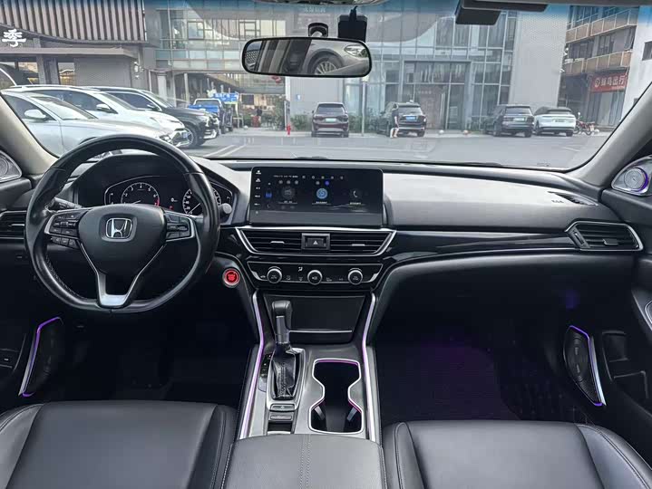 Фото 8 - Honda Accord