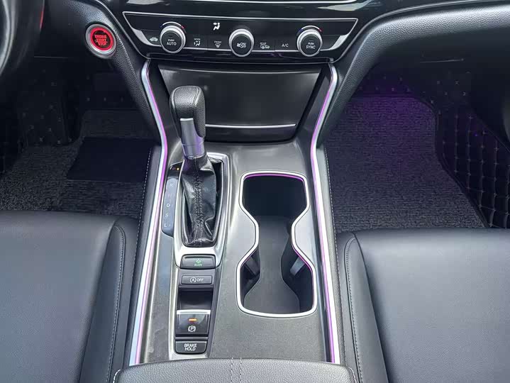 Фото 9 - Honda Accord