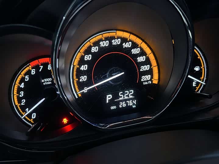 Фото 8 - Toyota Yaris L Hatchback