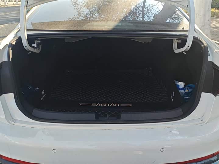 Фото 4 - Volkswagen Sagitar L