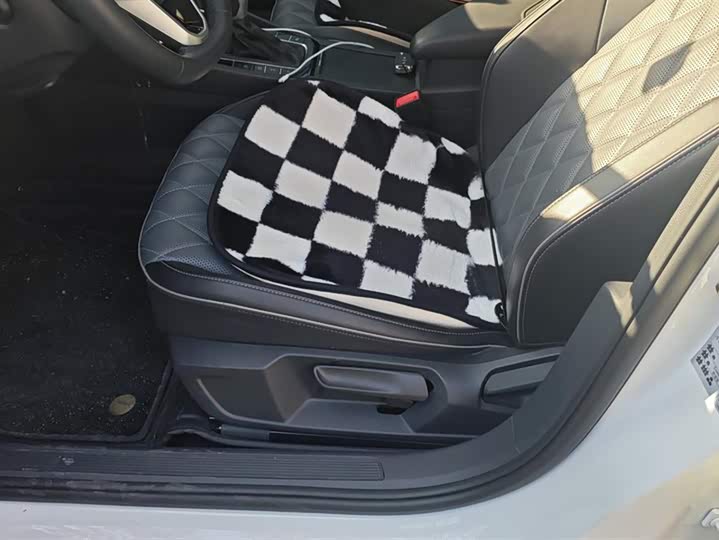 Фото 9 - Volkswagen Sagitar L