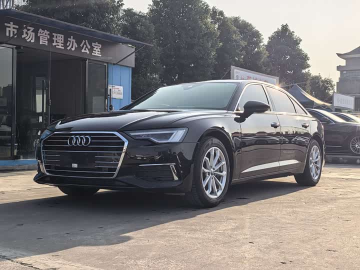 Фото 1 - Audi A6L