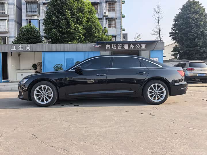 Фото 4 - Audi A6L