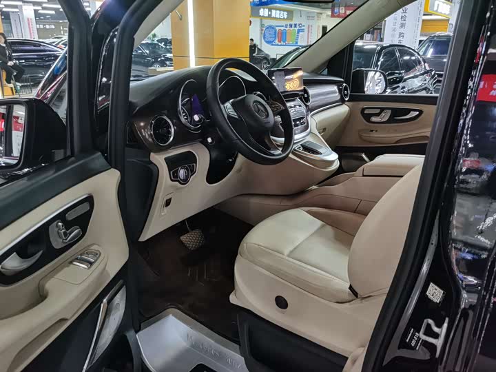 Фото 3 - Mercedes-Benz V-Class