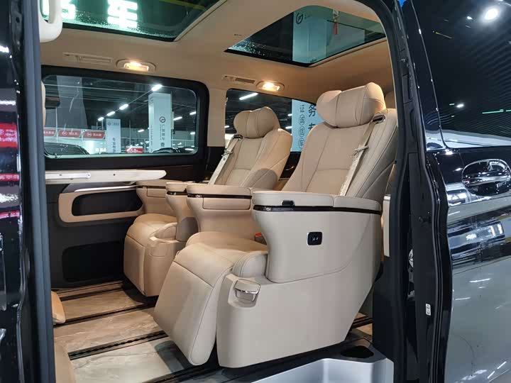 Фото 4 - Mercedes-Benz V-Class