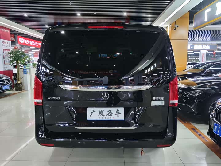 Фото 8 - Mercedes-Benz V-Class