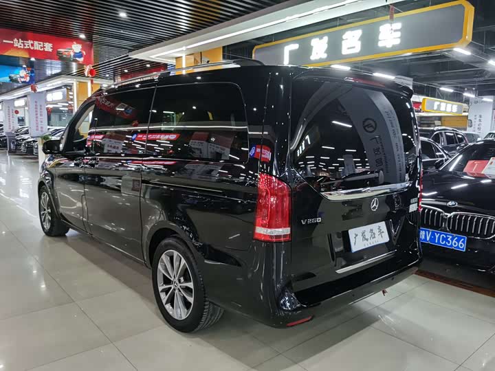 Фото 9 - Mercedes-Benz V-Class