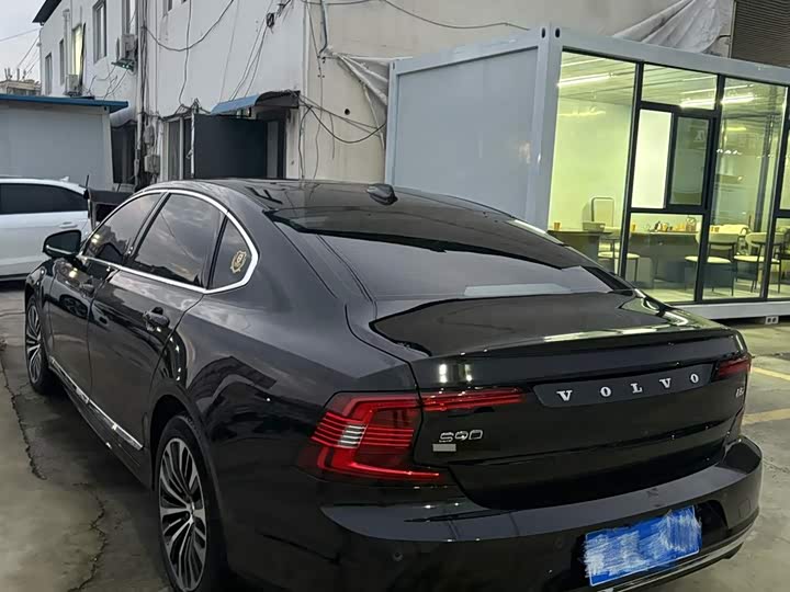 Фото 2 - Volvo S90