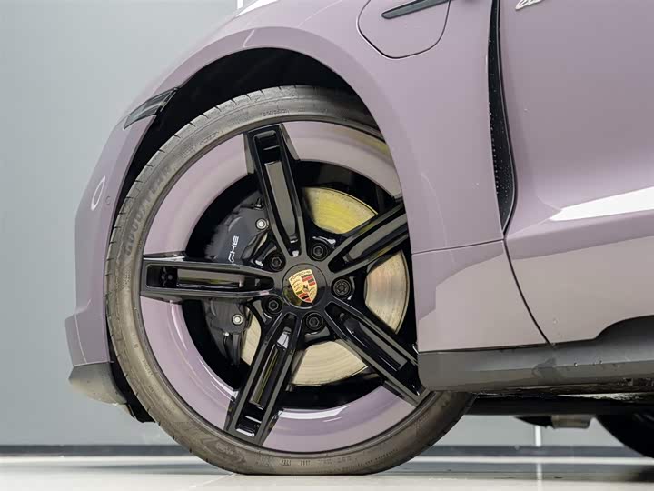 Фото 6 - Porsche Taycan