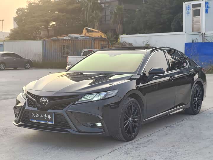 Фото 1 - Toyota Camry
