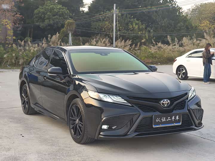 Фото 3 - Toyota Camry