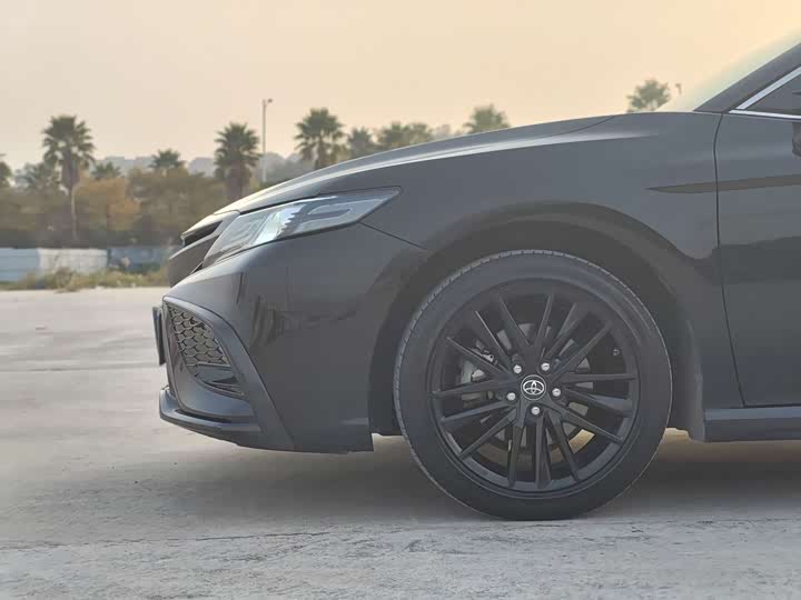 Фото 5 - Toyota Camry