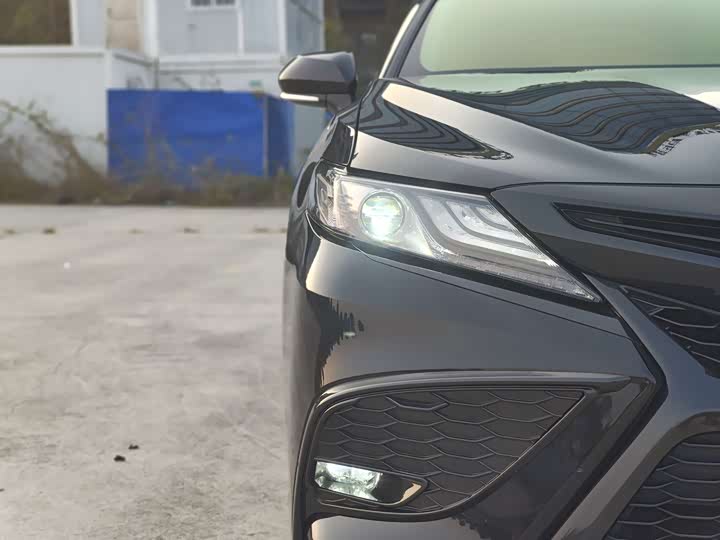 Фото 6 - Toyota Camry