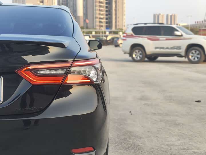 Фото 8 - Toyota Camry