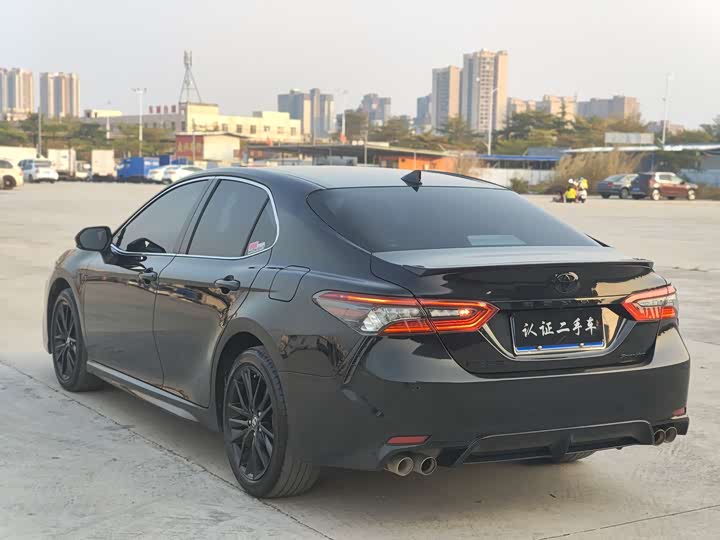 Фото 9 - Toyota Camry