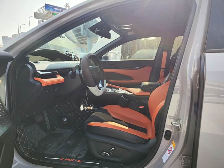 Фото 5 - Changan UNI-V