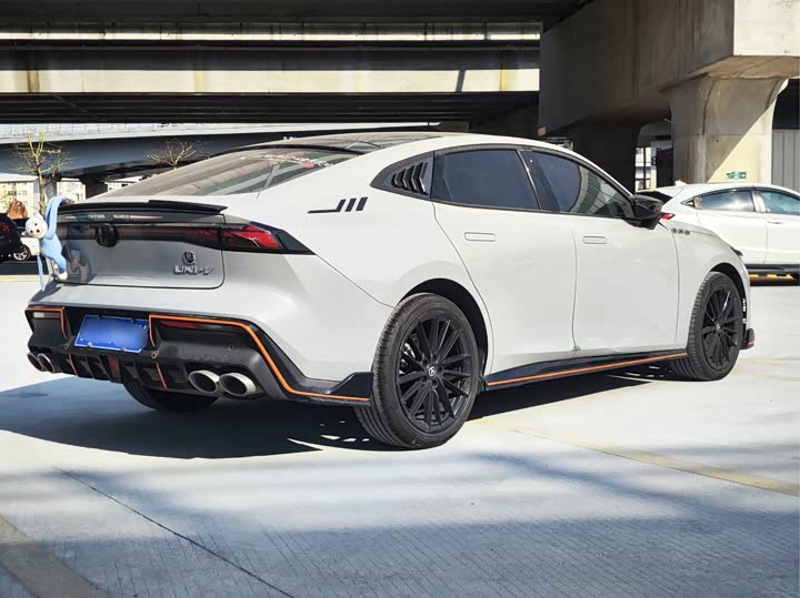 Фото 9 - Changan UNI-V