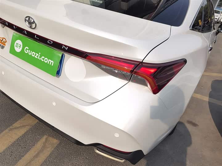 Фото 8 - Toyota Avalon