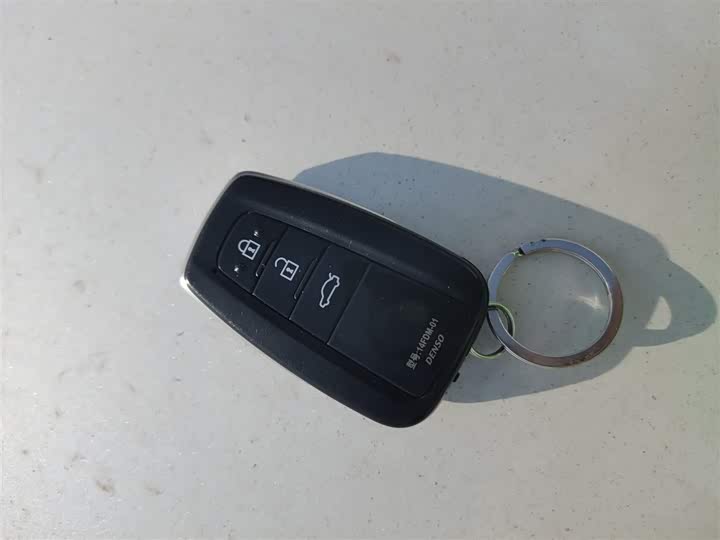 Фото 9 - Toyota Avalon