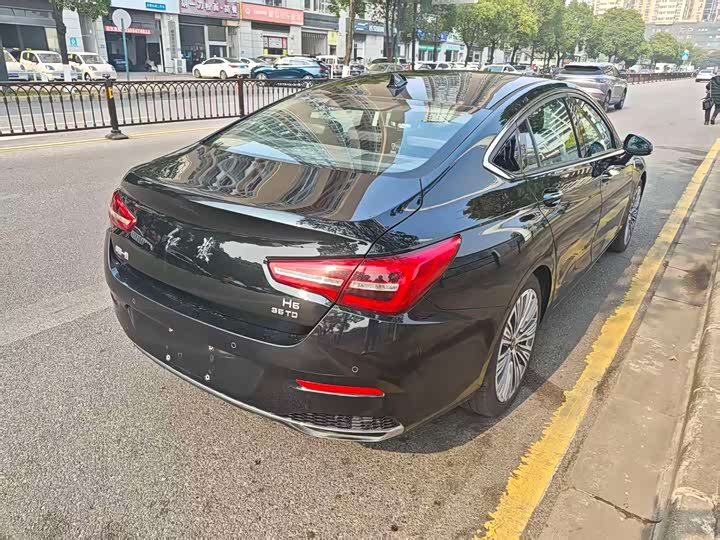 Фото 9 - Hongqi H5