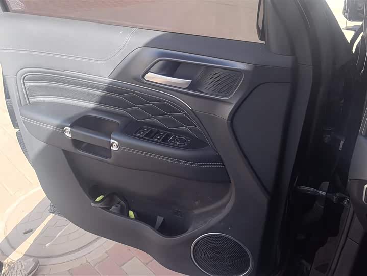 Фото 7 - Tank 300