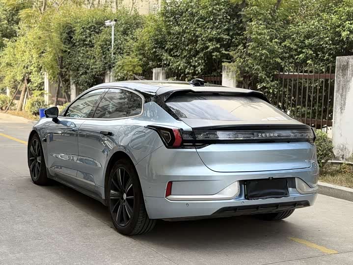 Фото 3 - Zeekr 001