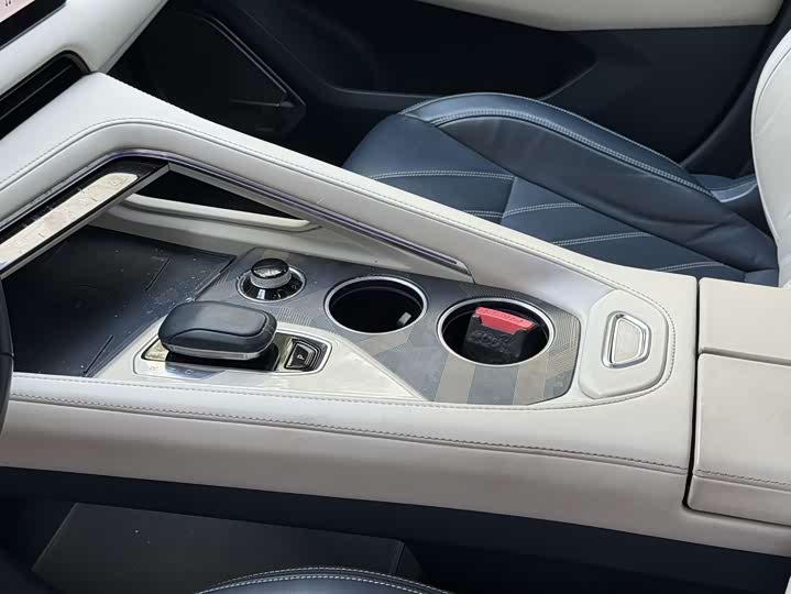 Фото 9 - Zeekr 001