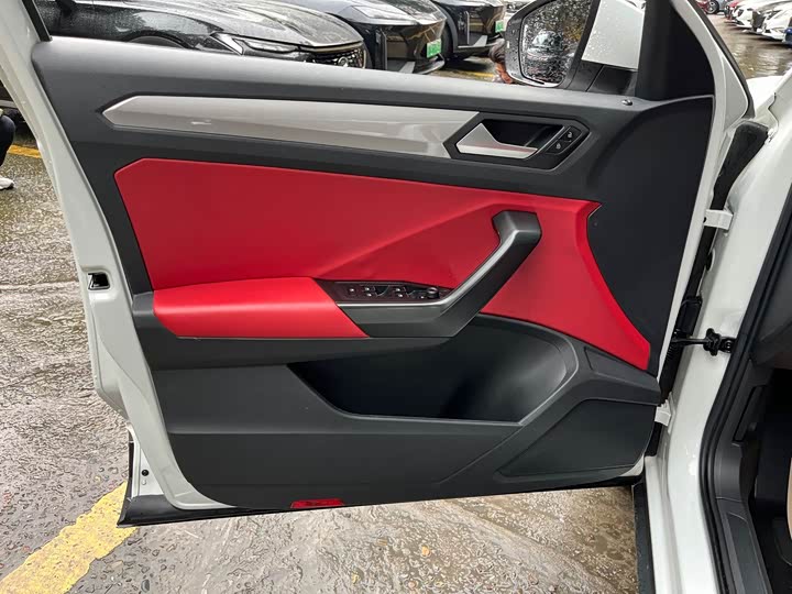 Фото 8 - Volkswagen T-Roc