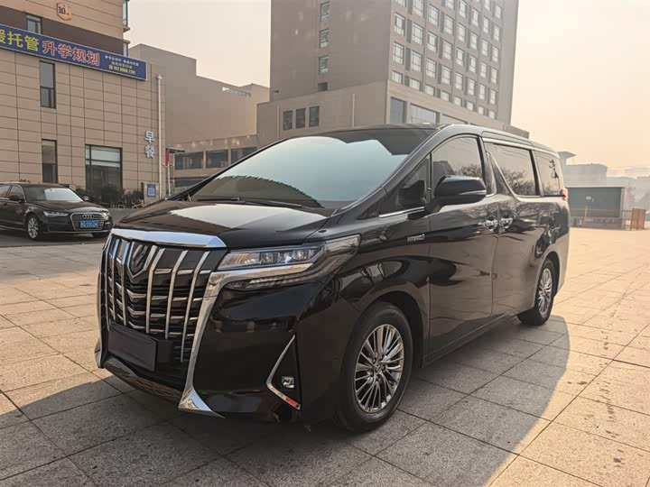 Фото 1 - Toyota Alphard
