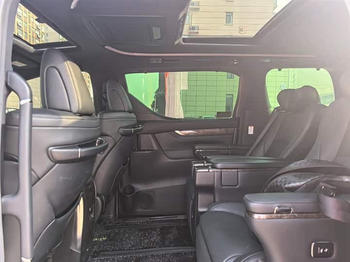 Фото 8 - Toyota Alphard