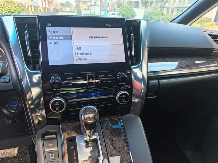 Фото 9 - Toyota Alphard