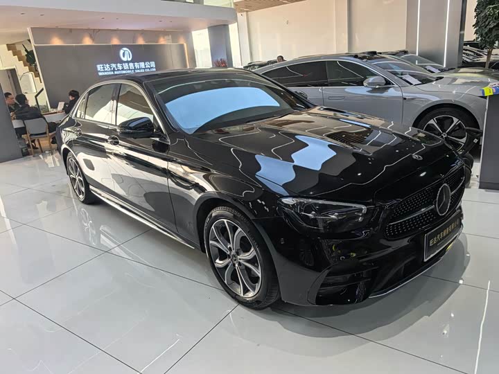 Фото 3 - Mercedes-Benz E-Class