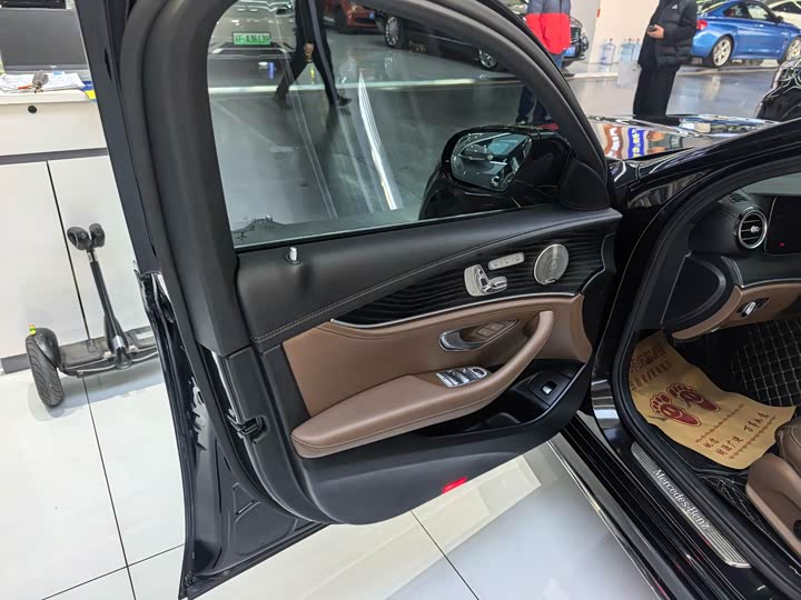 Фото 7 - Mercedes-Benz E-Class